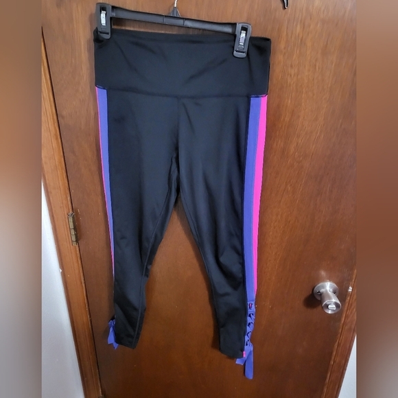 Urban savage bow 7/8 leggings. - Picture 1 of 5